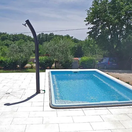 Dream House For 4 Pax In Muntic With Pool 펜션 *
