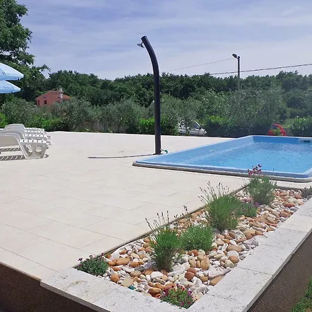 Dream House For 4 Pax In Muntic With Pool Holiday home