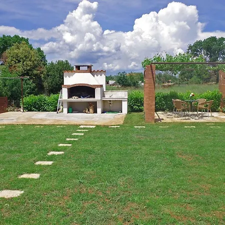 Dom wakacyjny Dream House For 4 Pax In Muntic With Pool